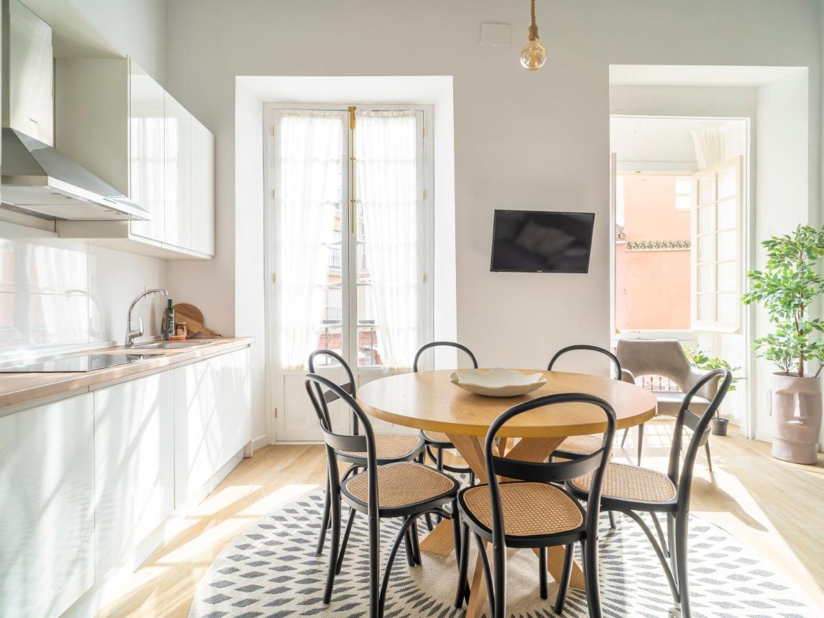 מאלגה Sanders Lavender - Delightful Two-Bedroom Apartment Downtown מראה חיצוני תמונה